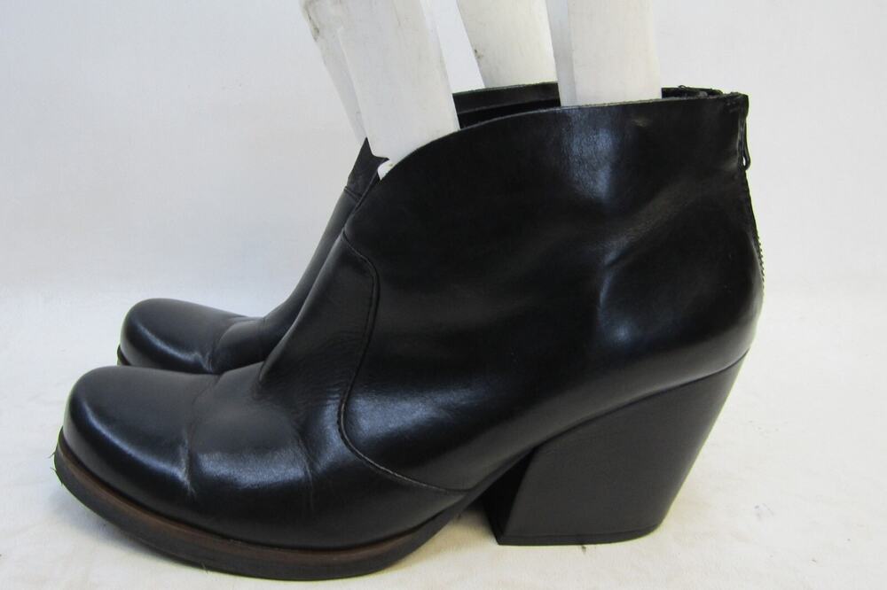 Korks Womens Size 10 M Black Leather Zip Fashion Ankle Boots Booties